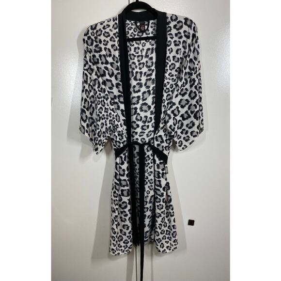 Victoria's Secret Black & White Animal Print Handkerchief Kimono Robe MEDIUM - Picture 8 of 9